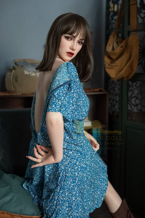 Voluptuous Sex Doll Molly is not just a stunning figure but a warm and charming personality.